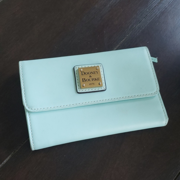 Dooney & Bourke Handbags - Dooney and Bourke mint wallet